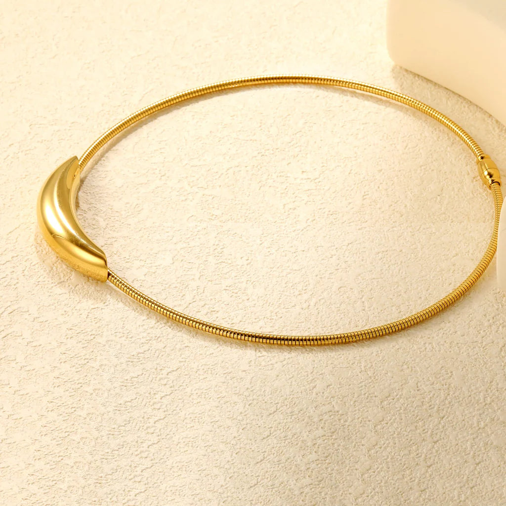 Hallow Arched Necklace Choker